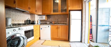 Kühlschrank, Ofen, Herdplatte, Geschirrspüler
