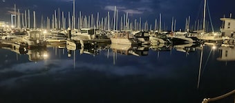 Boat 'Floating House' with Lake View, Private Terrace and Wi-Fi