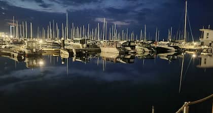 Boot 'Schwimmendes Haus' mit Seeblick, privater Terrasse und Wi-Fi