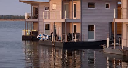 Boat 'Floating House' with Lake View, Private Terrace and Wi-Fi