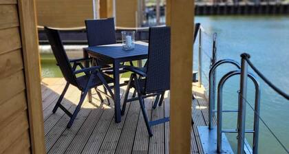 Boat 'Floating House' with Lake View, Private Terrace and Wi-Fi
