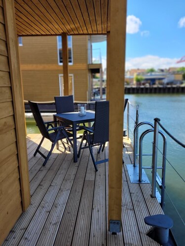 Boot 'Schwimmendes Haus' mit Seeblick, privater Terrasse und Wi-Fi