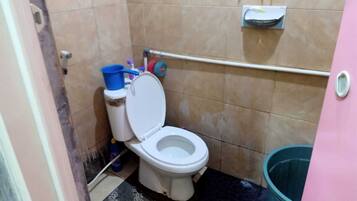 Basic Double Room | Bathroom