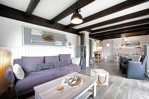 Televisión y chimenea 