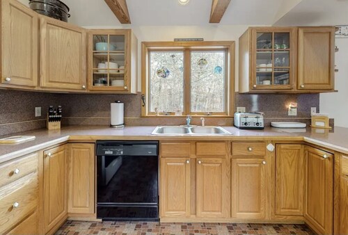 Wood Duck Retreat, minutes from Beach and Pond! On bike path