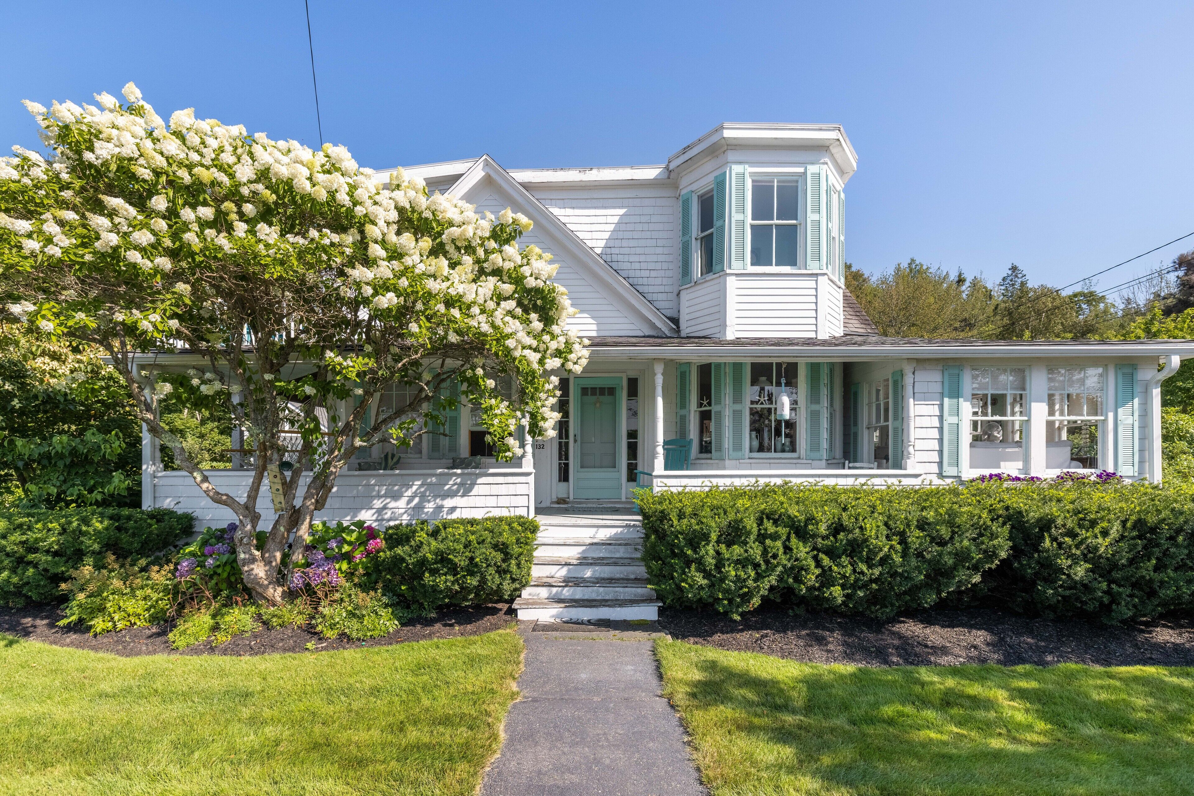 Local Charm / Panoramic Harbor Views / Cozy Maine Cottage / 10 Min Walk Downtown
