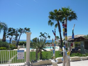 Outdoor pool - Appartement Dans Villa, Calme, vue Panoramique mer (Cagnes-sur-Mer)