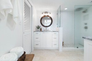 Shower, hair dryer, towels, soap - DIRECT OCEANFRONT PENTHOUSE, Newly Renovated Luxury Condo, Breathtaking Views (Ormond Beach)