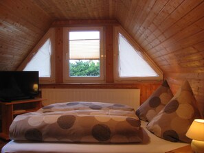 2 Schlafzimmer, Reisekinderbett, kostenloses WLAN, Bettwäsche