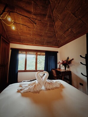 Chalet Deluxe, baño en la habitación, vista a la montaña (Inefable - 5) | Sábanas de algodón egipcio, ropa de cama de alta calidad y edredón 