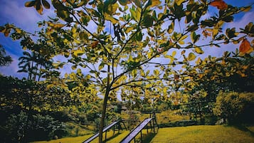 Área de juegos infantiles al aire libre