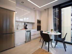 Kühlschrank, Mikrowelle, Ofen, Geschirrspüler