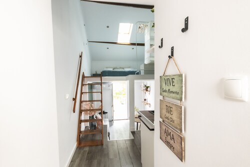 Apartment with patio, in one of the city's eclectic areas.