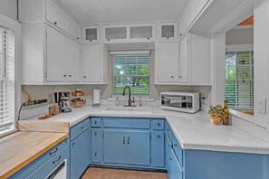 冰箱、微波炉、烤箱、炉灶