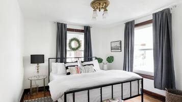 3 chambres, fer et planche à repasser, lit de bébé portatif