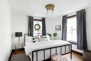 3 chambres, fer et planche à repasser, lit de bébé portatif
