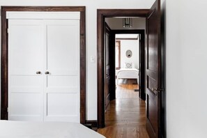 3 chambres, fer et planche à repasser, lit parapluie, Wi-Fi gratuit