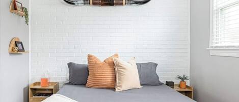 Iron/ironing board, free WiFi, bed sheets