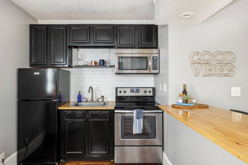 This triplex is a 0 bedroom(s), 1 bathrooms, located in Nashville, TN.