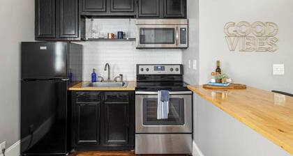 This triplex is a 0 bedroom(s), 1 bathrooms, located in Nashville, TN.