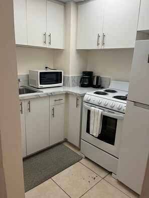 Fridge, microwave, oven, stovetop