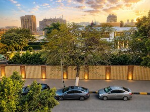 Grand Apartment | Terrace/patio - Casa Rosa - المهندسين (Giza)