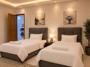 Grand Apartment | 3 bedrooms, iron/ironing board, WiFi (free) - Casa Rosa - المهندسين (Giza)