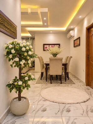 Apartamento Grand | Servicio de comidas en la habitación
