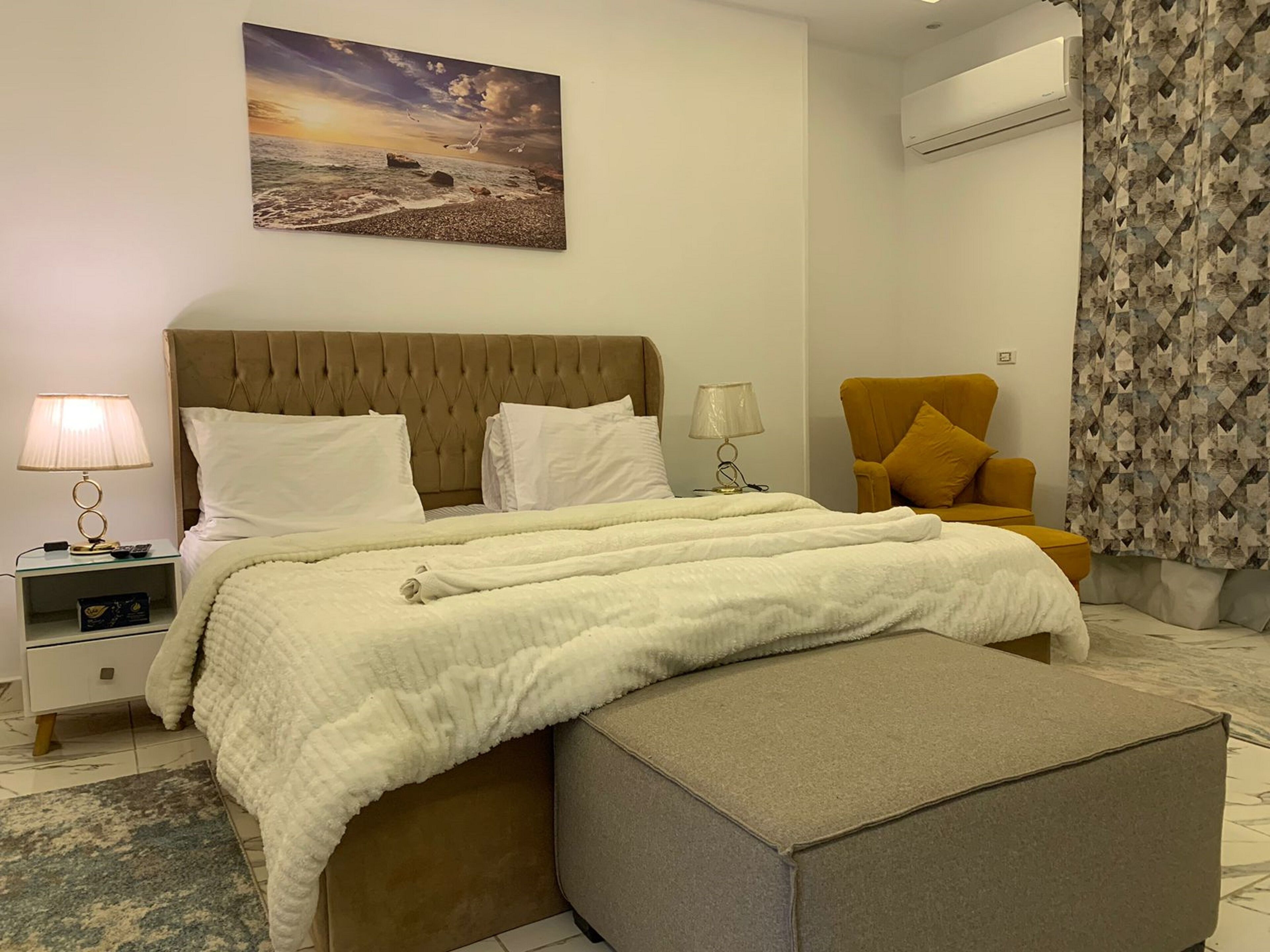 Grand Apartment | 3 bedrooms, iron/ironing board, free WiFi