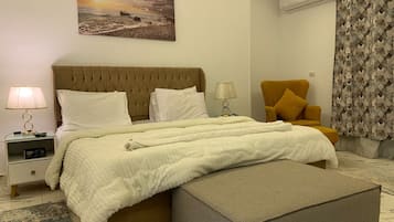 Grand Apartment | 3 bedrooms, iron/ironing board, free WiFi