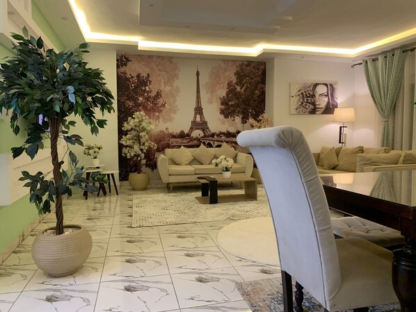 Grand Apartment | Living area
