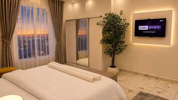 Grand Apartment | 3 bedrooms, iron/ironing board, WiFi (free)