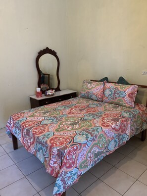 2 عدّة غرف نوم ومكواة/لوح كي وخدمة الإنترنت وملاءات أسرّة