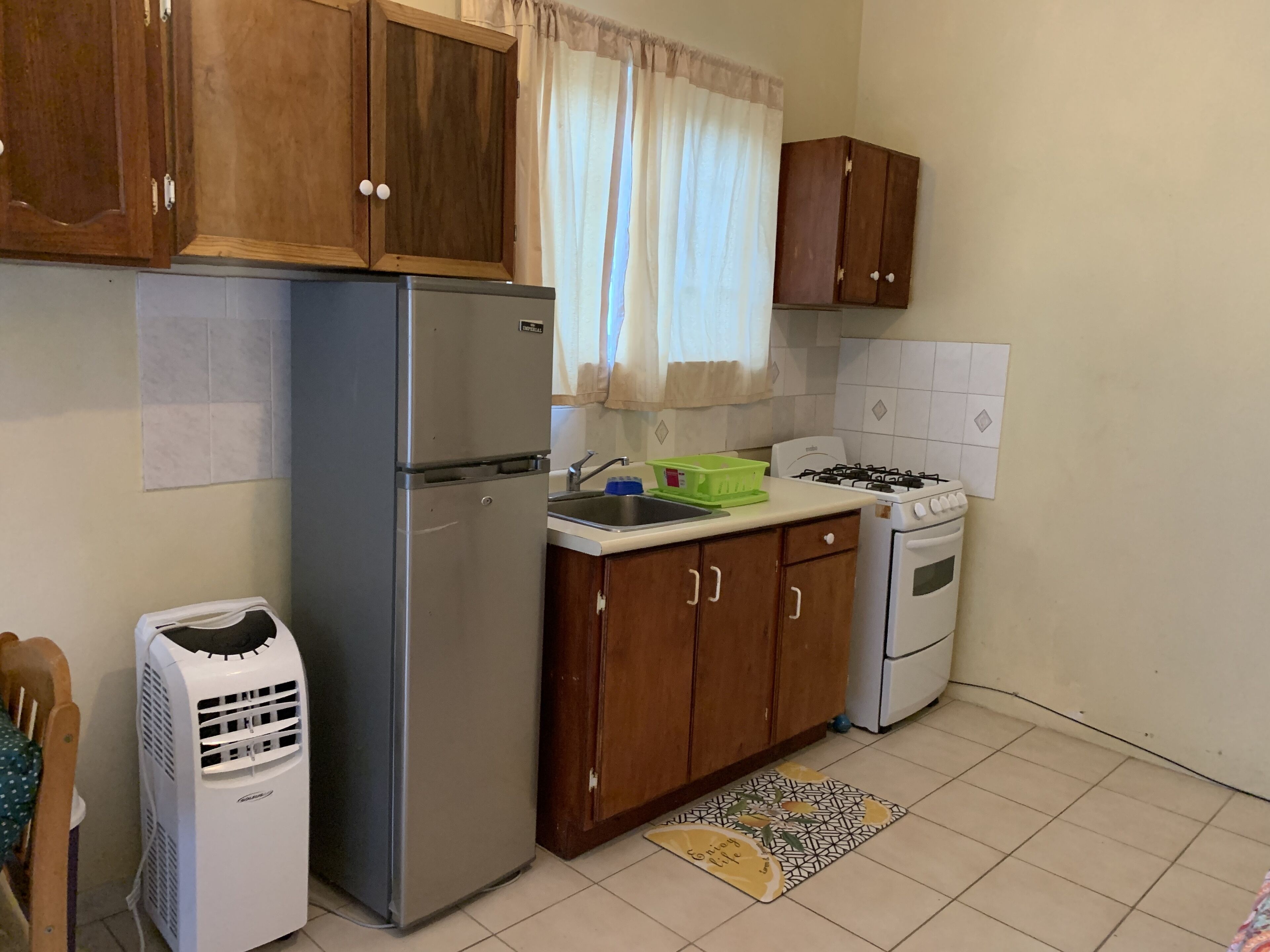 Frigorífic, forn, placa de cuina i torradora 