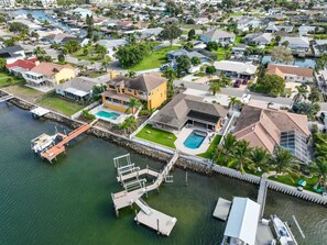 Exterior - The Dolphin Inn with views of Tampa Bay & Marina (Apollo Beach)