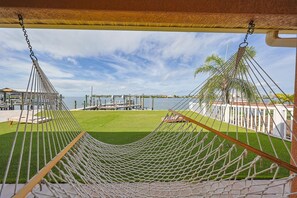 Terrace/patio - The Dolphin Inn with views of Tampa Bay & Marina (Apollo Beach)