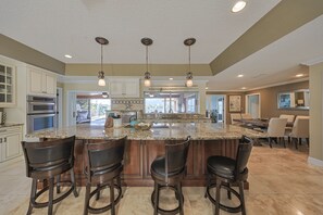 Dining - The Dolphin Inn with views of Tampa Bay & Marina (Apollo Beach)