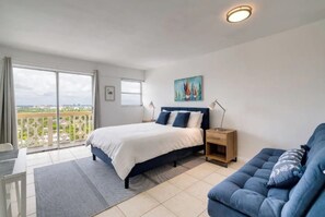 1 bedroom, iron/ironing board, WiFi, bed sheets - Modern Apartment| City Views + Easy Beach Access (Miami)