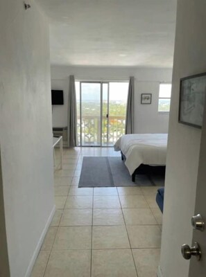 1 bedroom, iron/ironing board, WiFi, bed sheets - Modern Apartment| City Views + Easy Beach Access (Miami)
