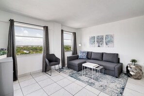 TV - 1106 (NEW) · Modern Miami Beach Apartment With Stunning Views! (Miami)