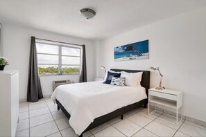1 bedroom, iron/ironing board, WiFi, bed sheets - Miami Beach Escape| Ocean & City Views + Fast WiFi (Miami)