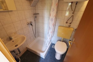 Douche, serviettes fournies