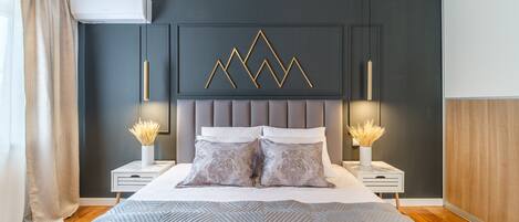 2 bedrooms, internet, bed sheets