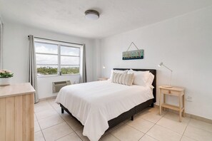 1 chambre, fer et planche à repasser