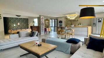 Smart-tv en tafelvoetbal