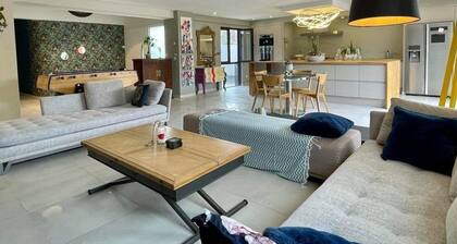 Magnificent Villa Poppies; 2mn walk from the beach, Sea, Garden, Jaccuzi & Table soccer