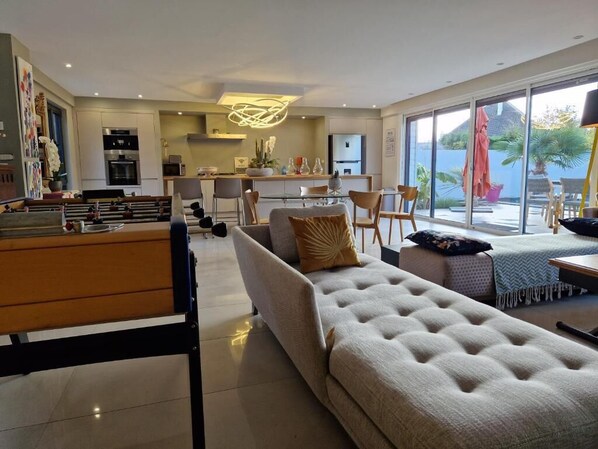 Smart-tv en tafelvoetbal