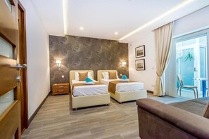 4 bedrooms, desk, soundproofing, iron/ironing board