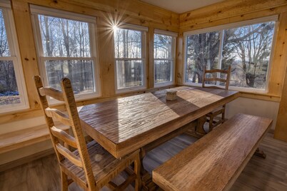 Hot Tub. Firepit. Game Room. Pet Friendly. 11 Acre Retreat.