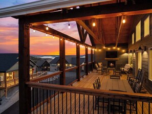 Outdoor dining - Lake View, Pools, Theater Room, Game Room, Hot Tub (Indian Point)